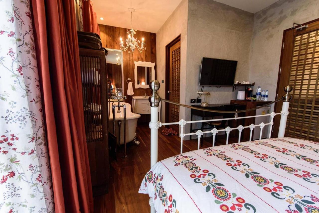 Roomquest Rimrabeang At Amphawa Extérieur photo