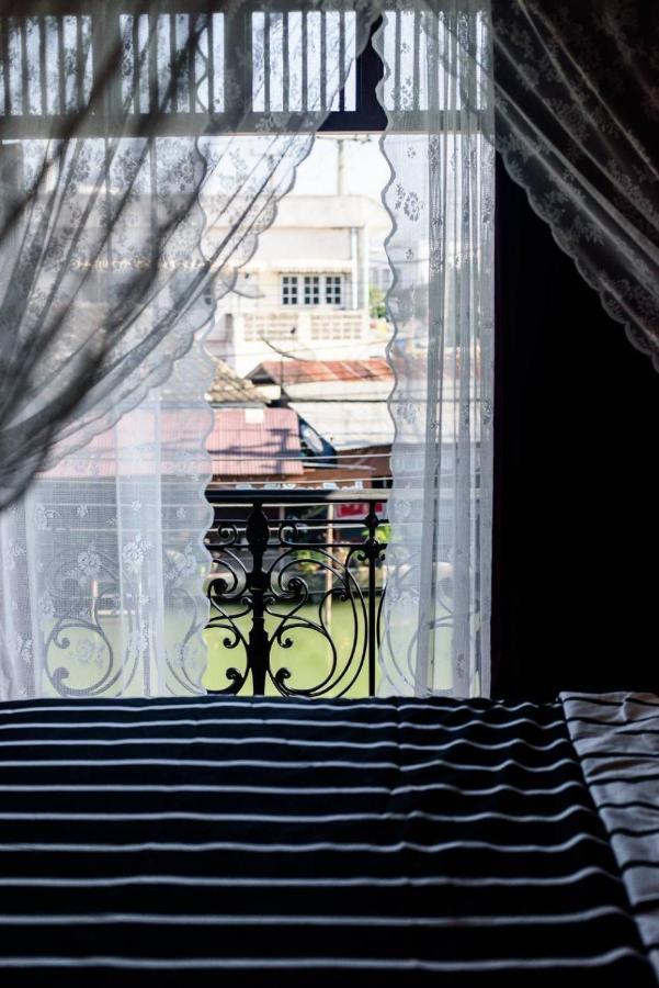 Roomquest Rimrabeang At Amphawa Extérieur photo